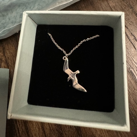 Taylor Swift 1989 Seagull Necklace OFFICIAL MERCHANDISE - Picture 2 of 7